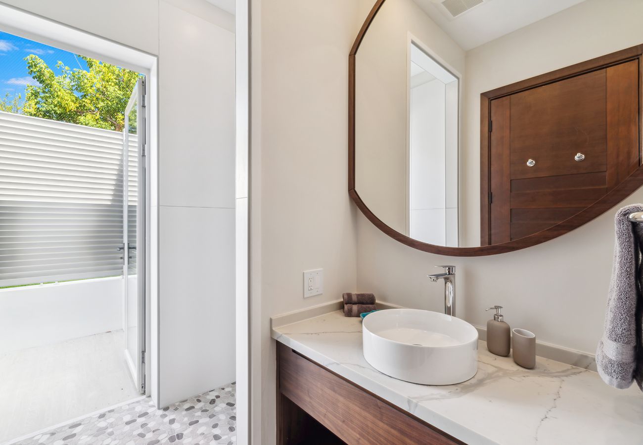 Villa in Grace Bay - The Palmer, Newly Built 3 Bedroom with Guest House, 2 Pools