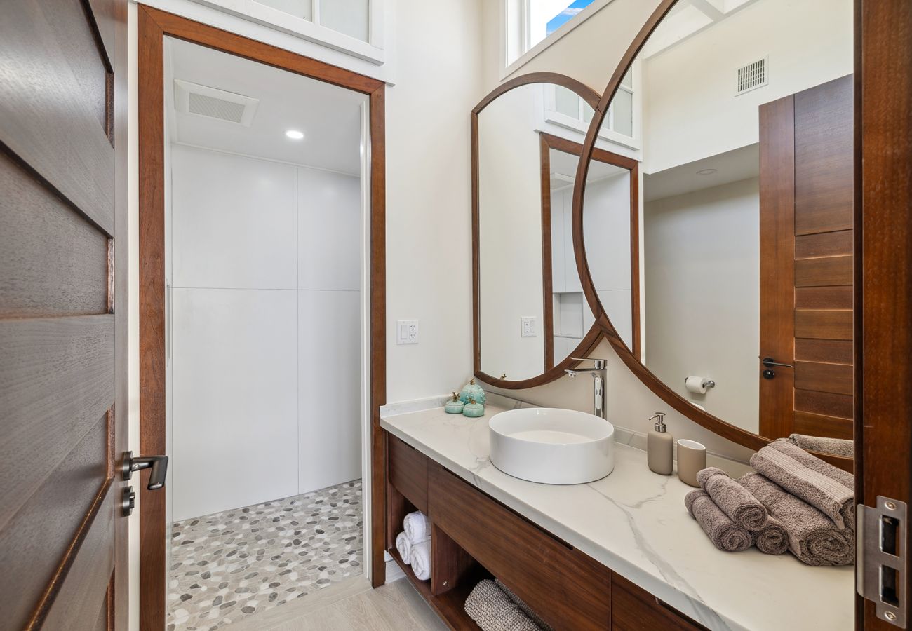 Villa in Grace Bay - The Palmer, Newly Built 3 Bedroom with Guest House, 2 Pools