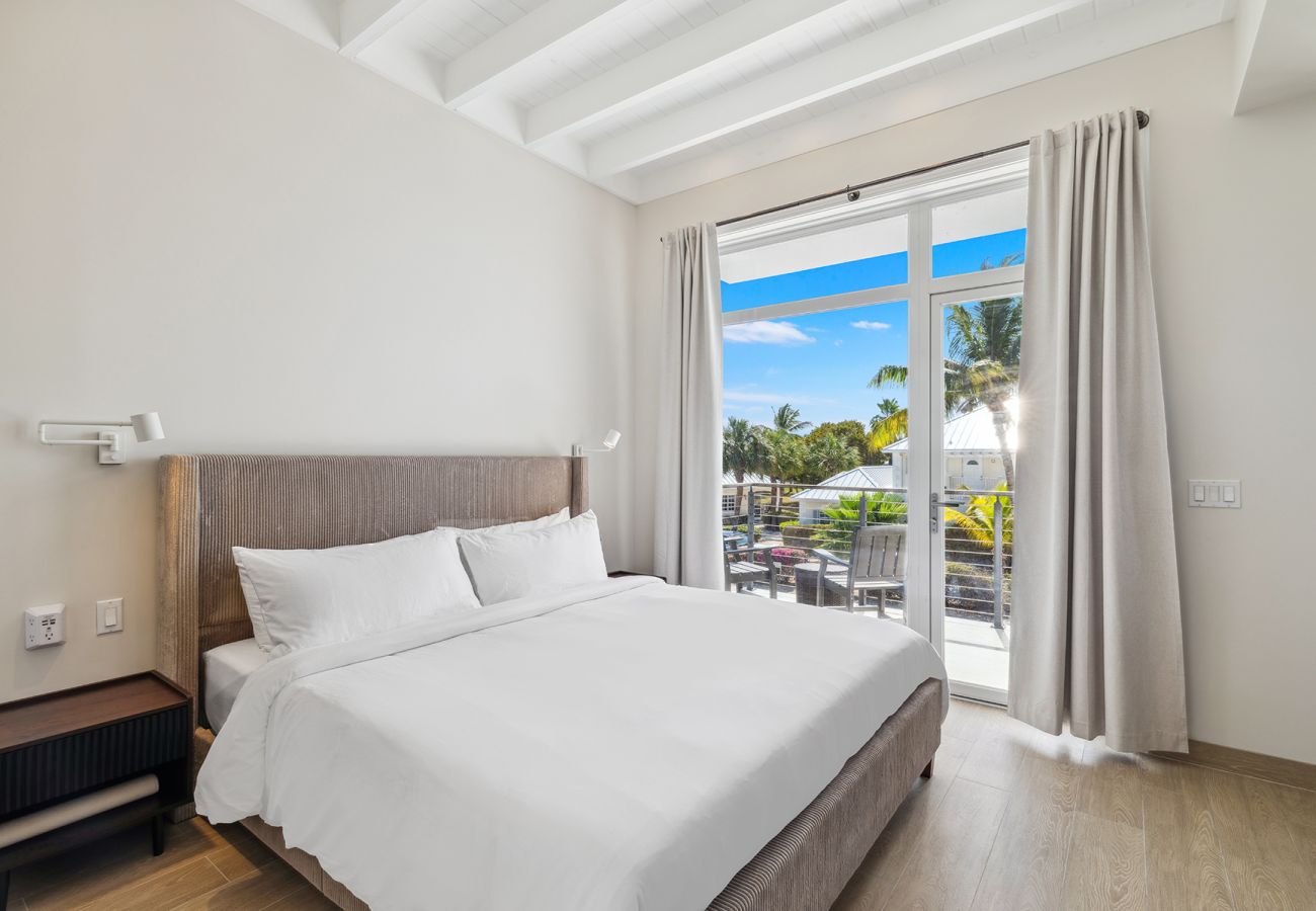 Villa in Grace Bay - The Palmer, Newly Built 3 Bedroom with Guest House, 2 Pools