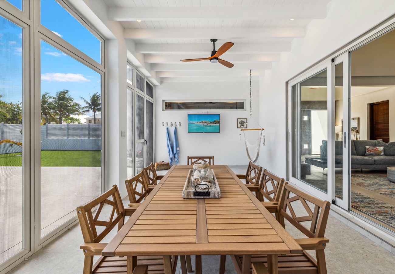 Villa in Grace Bay - The Palmer, Newly Built 3 Bedroom with Guest House, 2 Pools